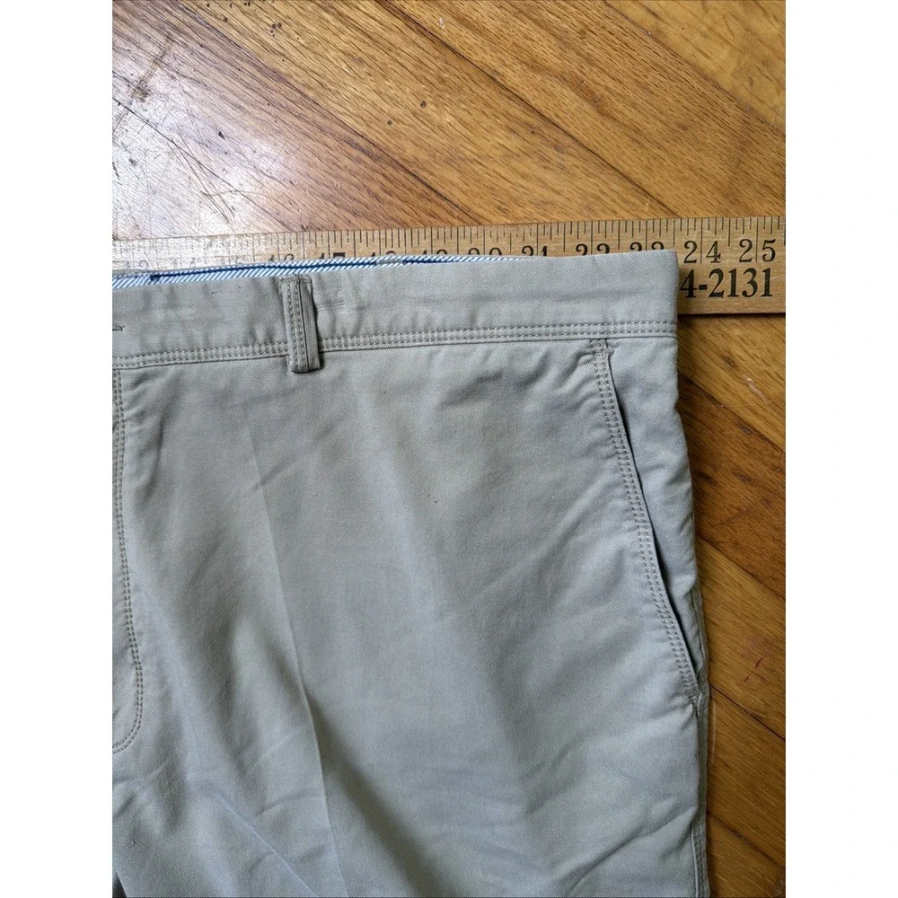 Tommy Bahama Shorts Mens 48R Beige Stretch Chino Cotton Blend Tan Logo EUC